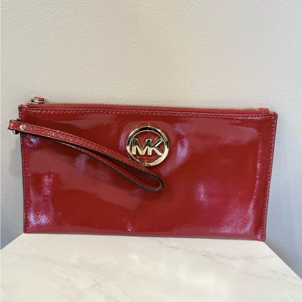 🔥Michael Kors Red Wristlet Clutch Like New🔥